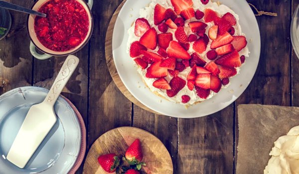 Jordbærkake_1200x500_2.jpg