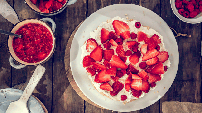 Jordbærkake2_1280x720.gif