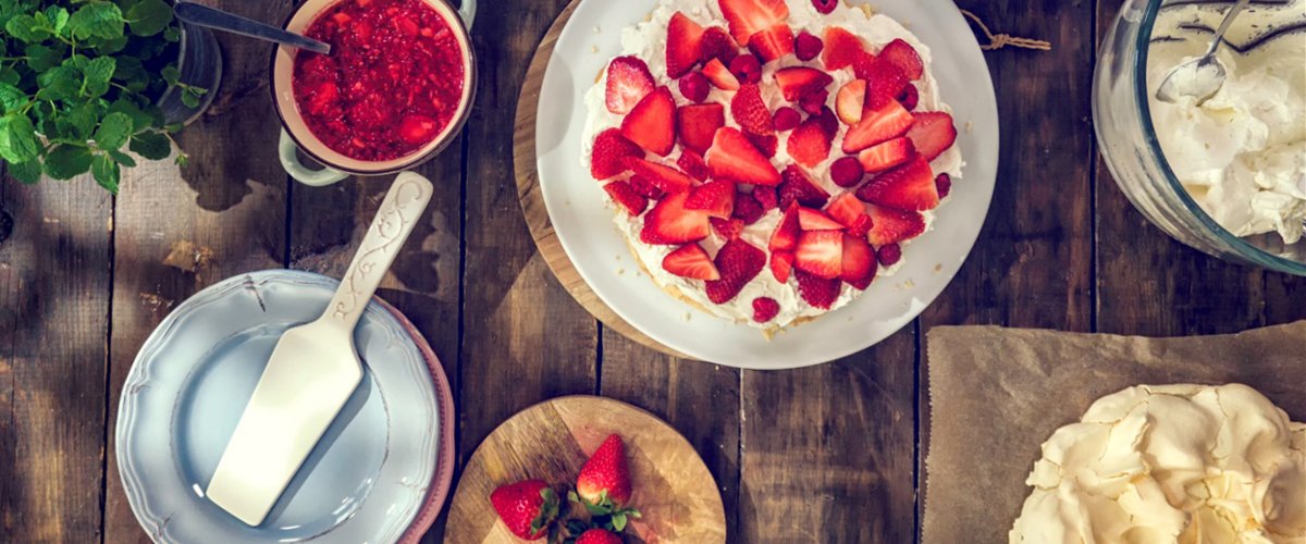 Jordbærkake_1200x500_2.jpg