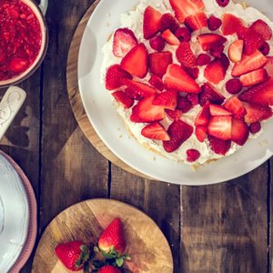 Jordbærkake_1200x500_2.jpg
