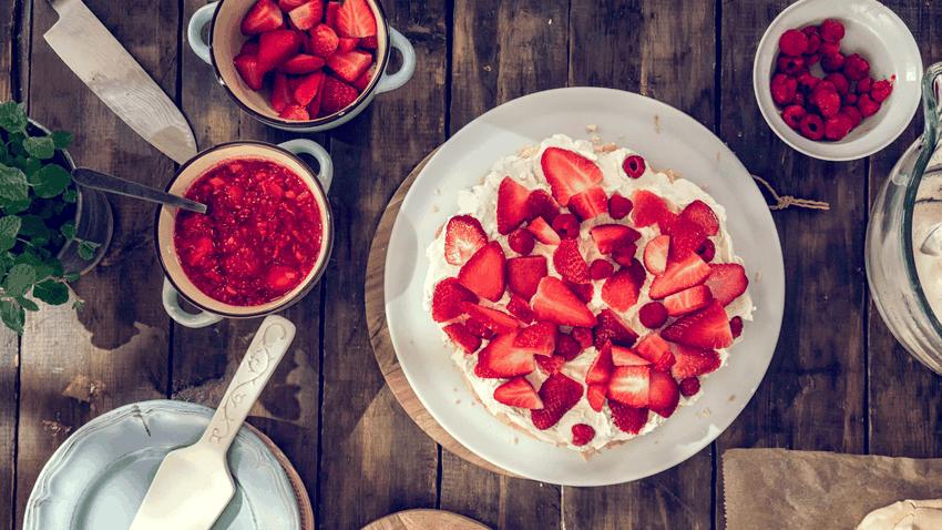 Jordbærkake_1280x720.gif