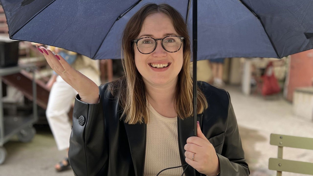 Linda-på-cafe_1280x720.jpg