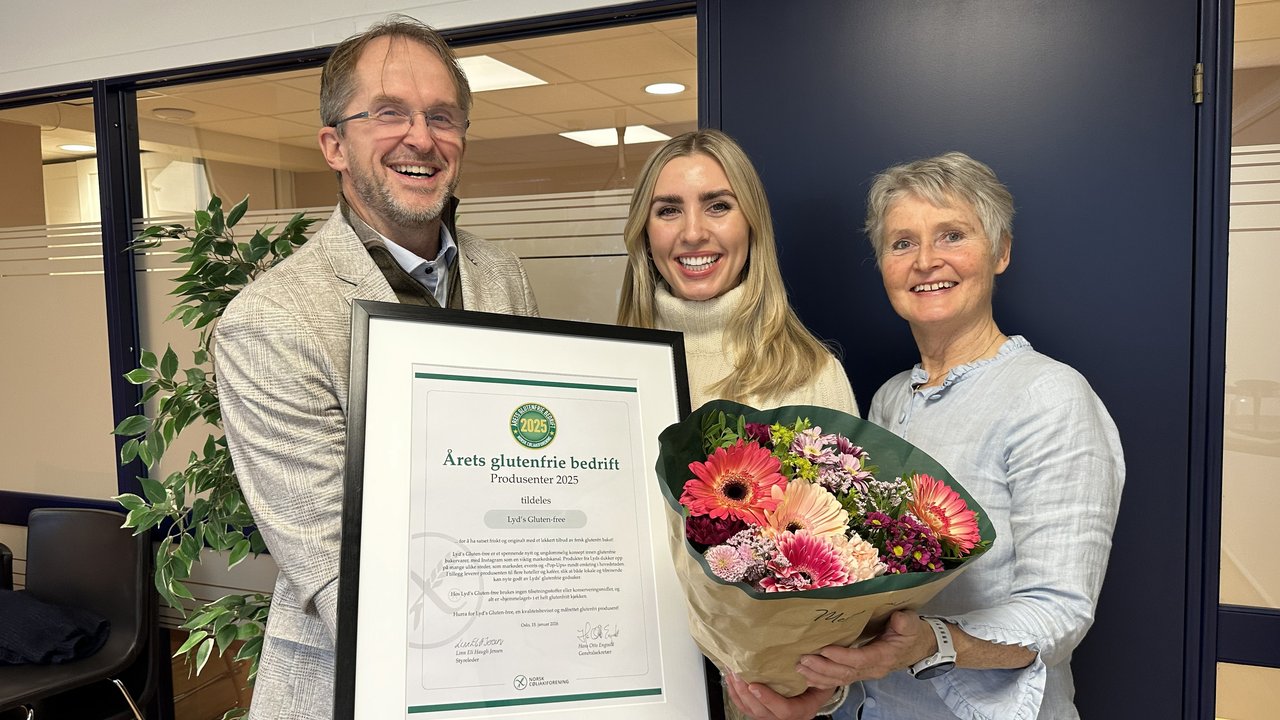 Lyd's 1_Generalsekretær Hans Otto Engvold, Lydia Moore og Anette Årsland.jpg