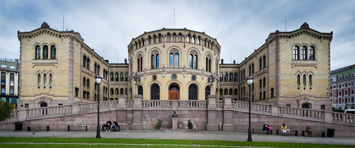 Stortinget,_Oslo,_Norway_(cropped).jpg