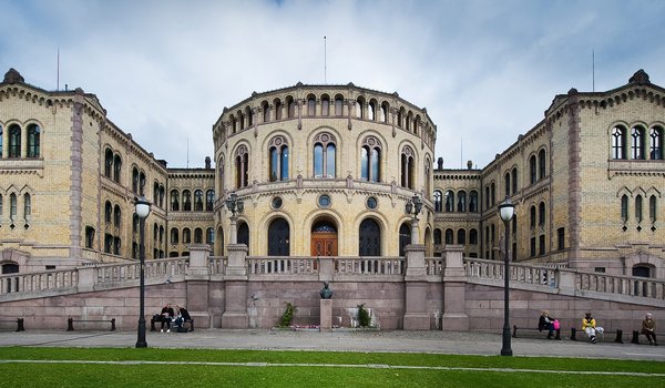 Stortinget,_Oslo,_Norway_(cropped).jpg