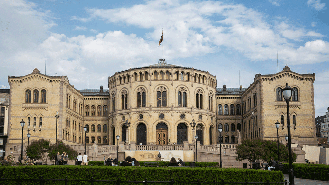 Stortinget_foto_Stortinget_16_9.gif