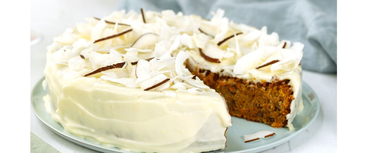 gulrotkake-skåret-1200x500.jpg