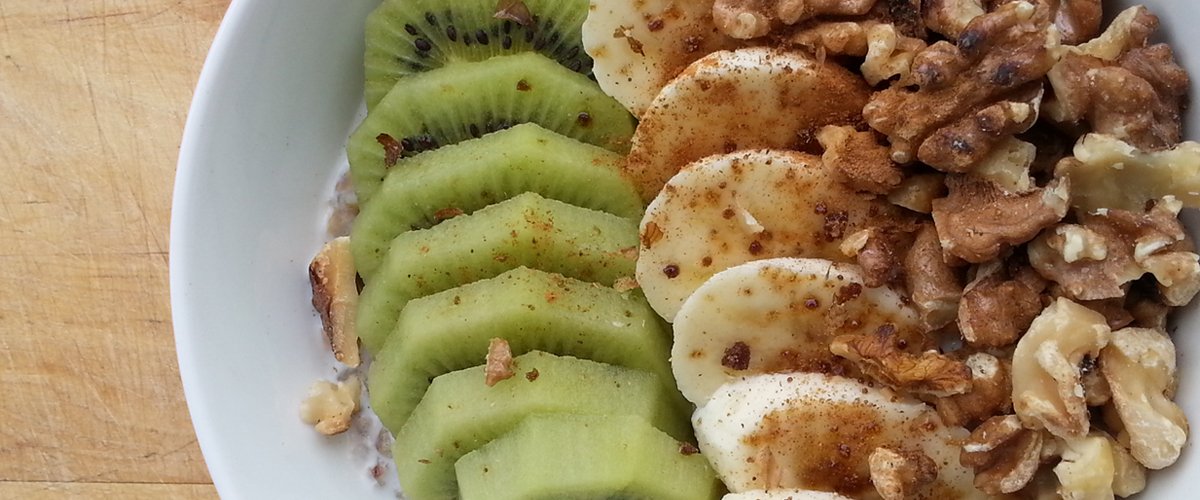 Bokhvetegrøt med banan, kiwi og valnøtter_1200x500.jpg