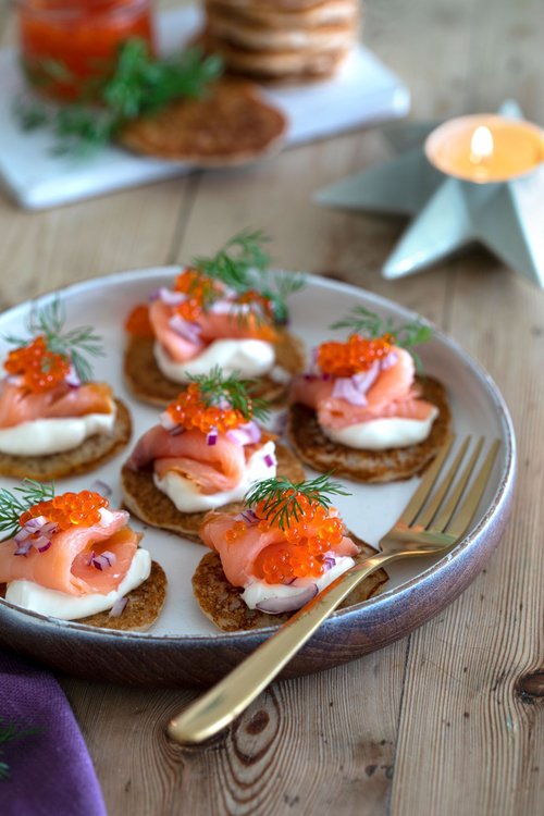 Blinis med røkelaks 1200x500.jpg